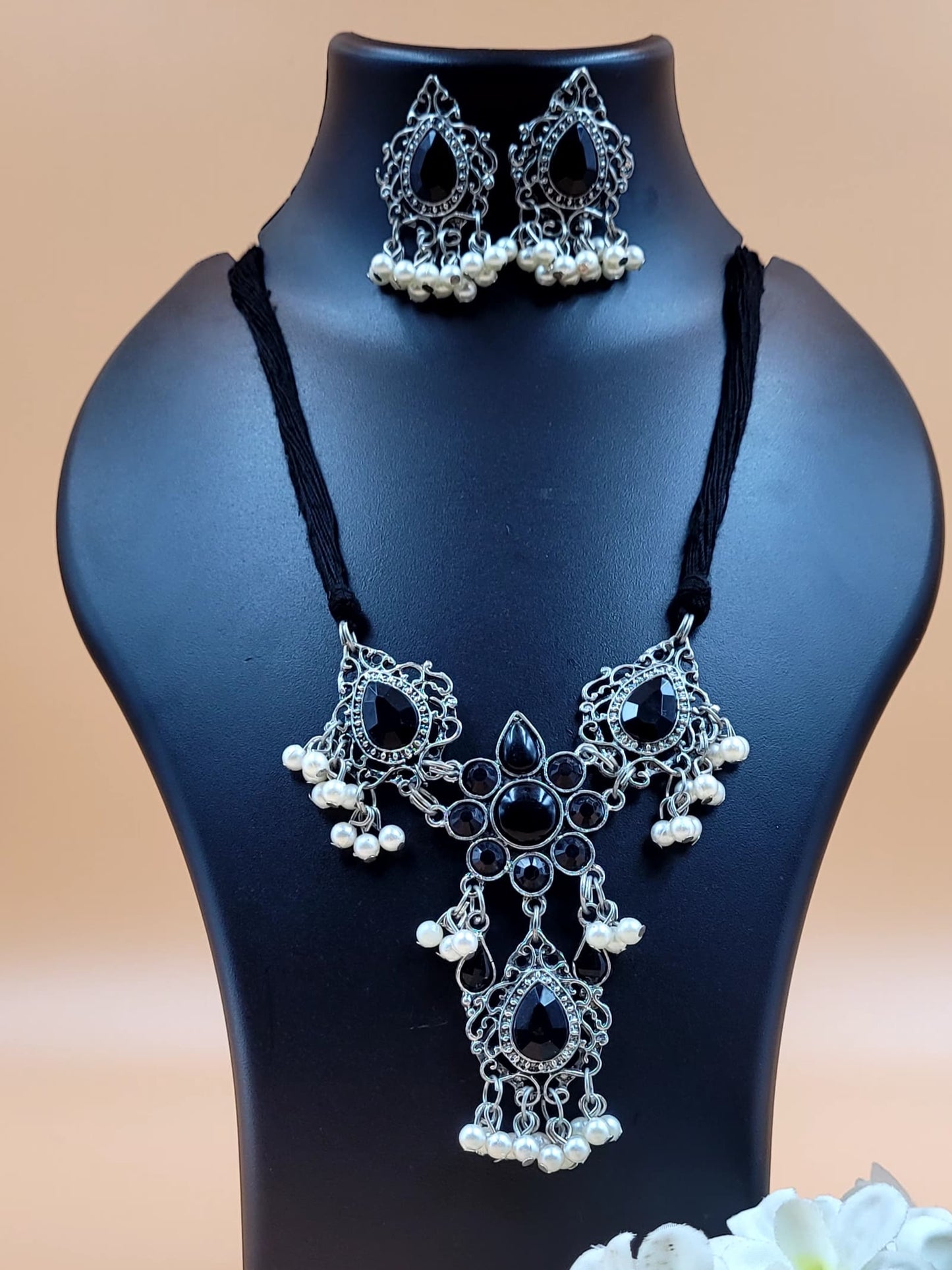 Silver Oxidized Black Stone Floral Design Choker Set