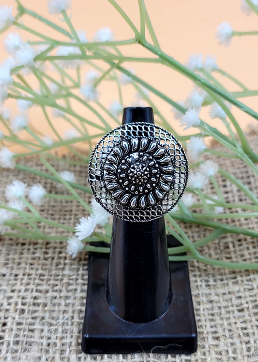 Adjustable Light Weight Oxidized Finger Ring