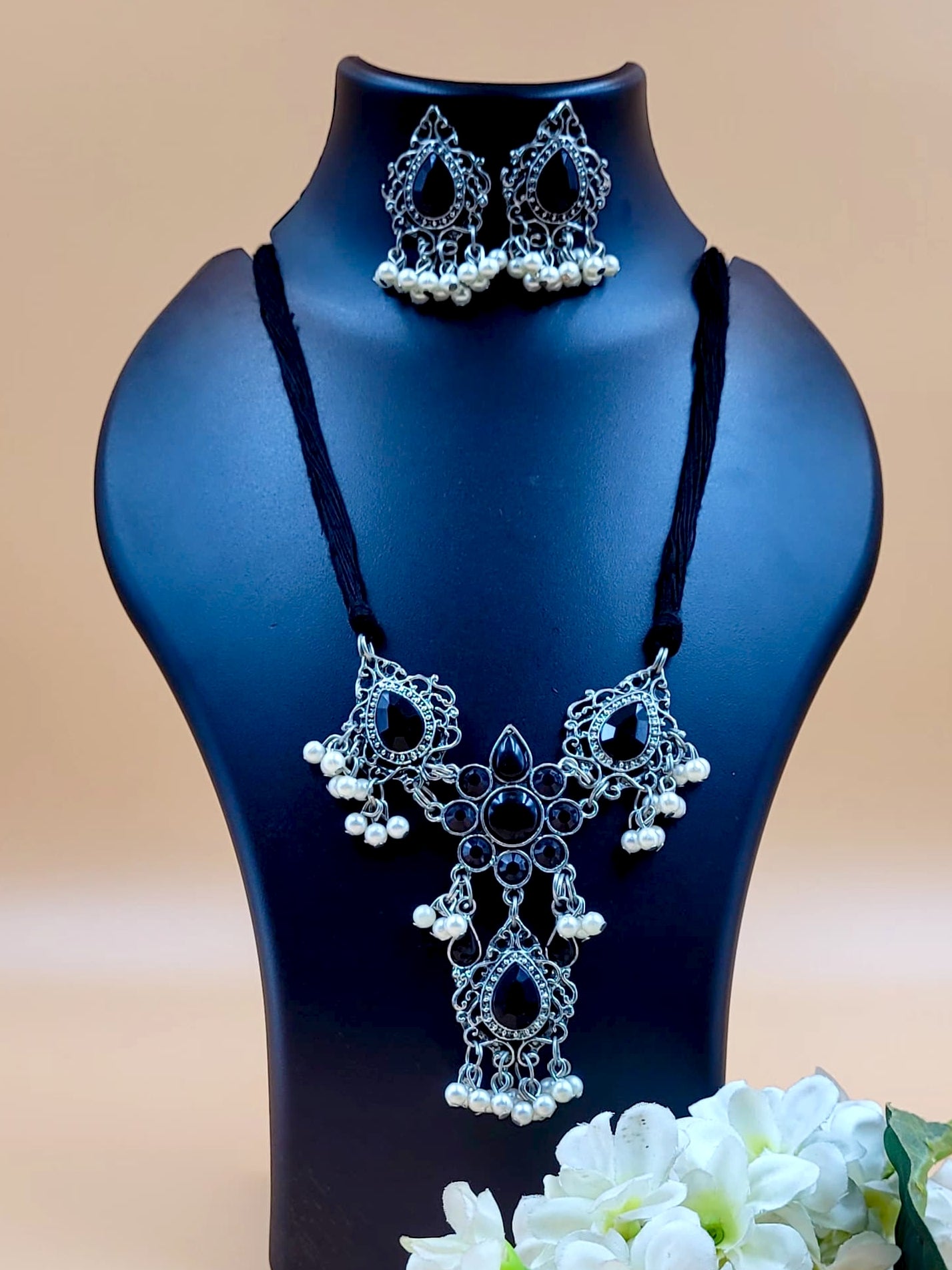 Silver Oxidized Black Stone Floral Design Choker Set