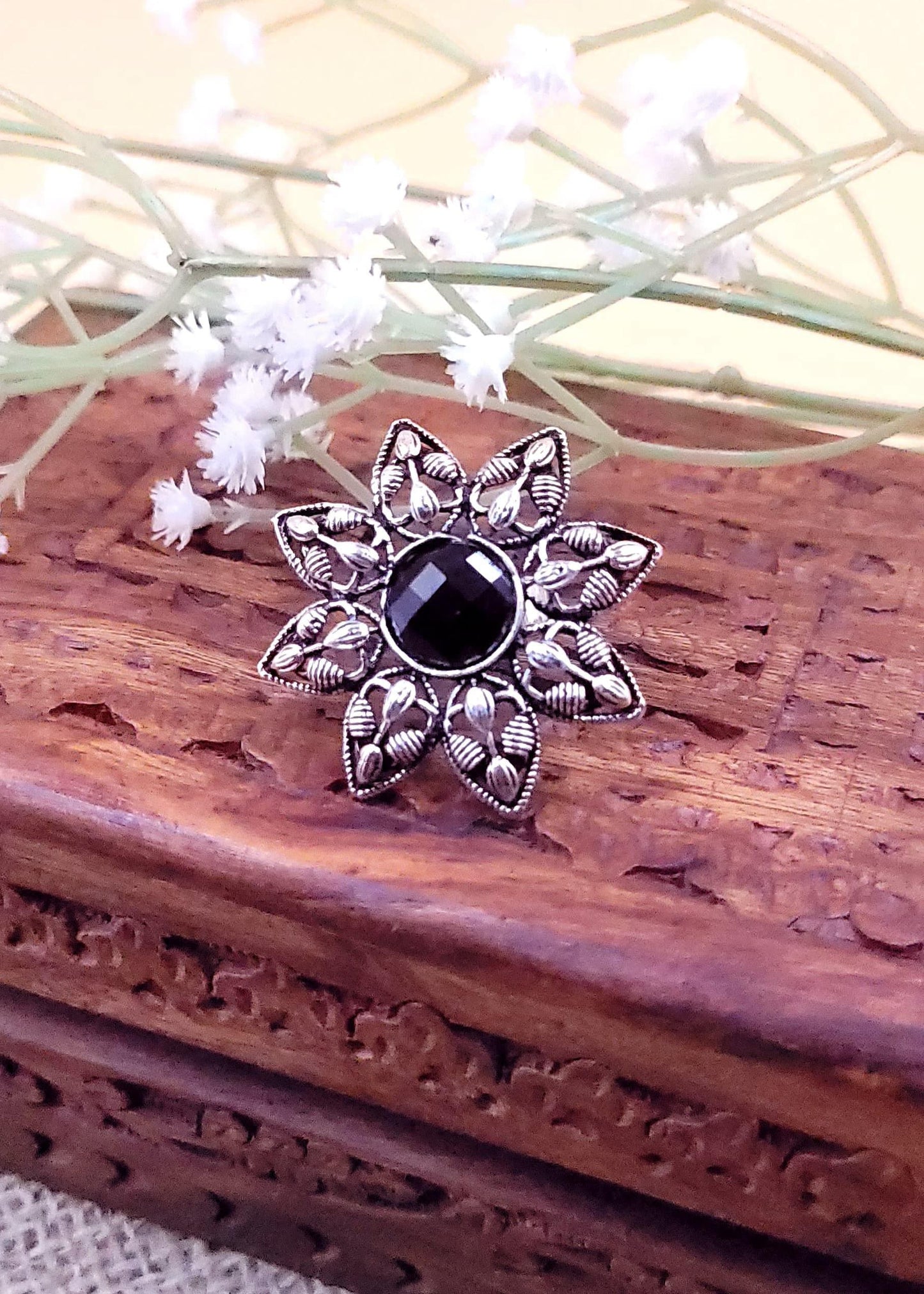 Adjustable Black Stone Floral Finger Ring